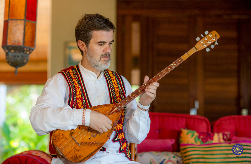 Enris Qinami – Música Sufi e Aromas (Albânia)